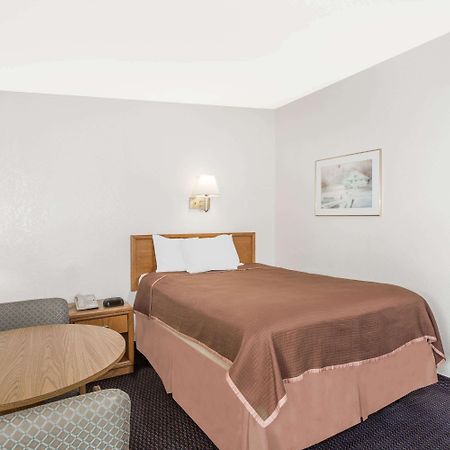 Howard Johnson By Wyndham Vero Beach / Downtown Exterior foto
