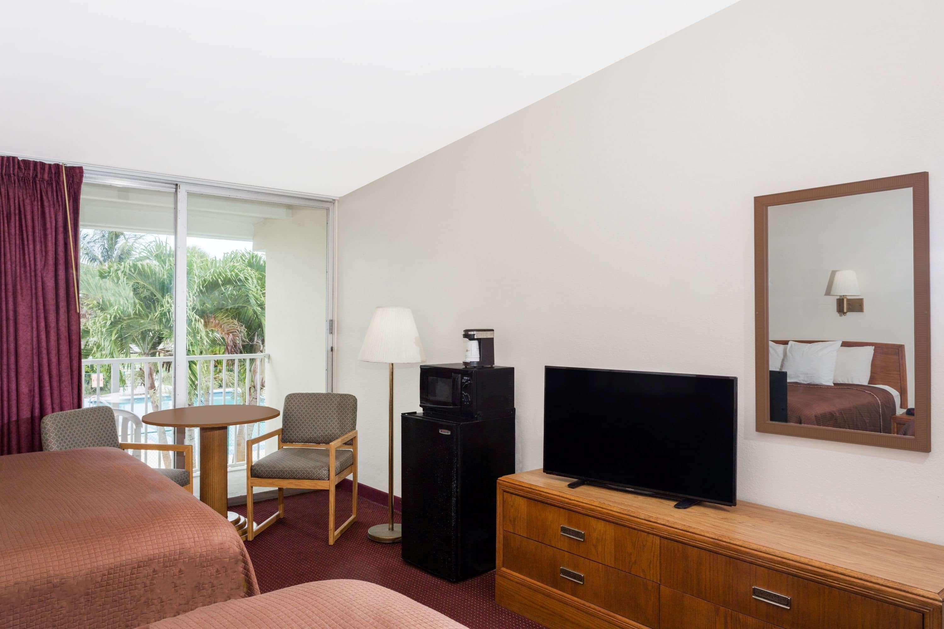Howard Johnson By Wyndham Vero Beach / Downtown Exterior foto