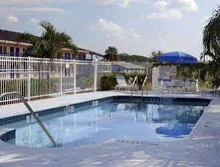 Howard Johnson By Wyndham Vero Beach / Downtown Exterior foto